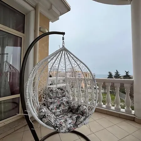 Barbie-themed 3bdr Penthouse Near The Beach, Nesebar