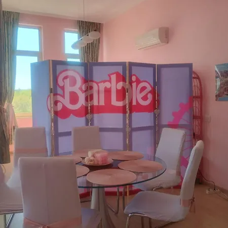 Апартамент Barbie-themed 3bdr Penthouse Near The Beach,
