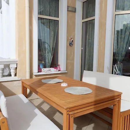 Apartment Barbie-themed 3bdr Penthouse Near The Beach,