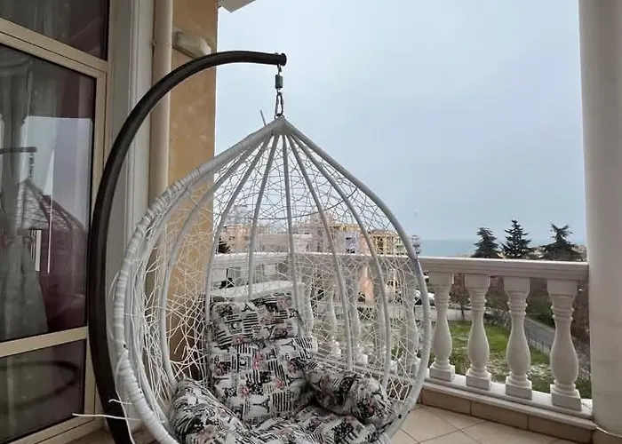 Barbie-themed 3bdr Penthouse Near The Beach, Несебър