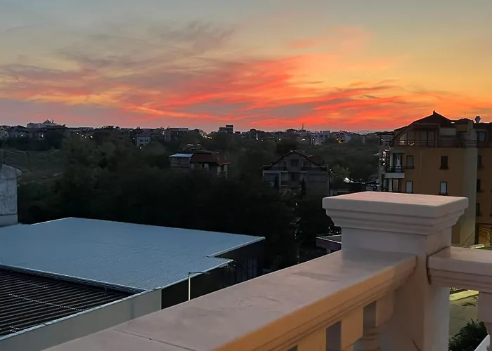 Апартамент Barbie-themed 3bdr Penthouse Near The Beach,