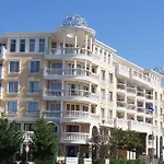 Barbie-themed 3bdr Penthouse Near The Beach, * Nesebar