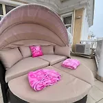 Barbie-themed 3bdr Penthouse Near The Beach, Appartement