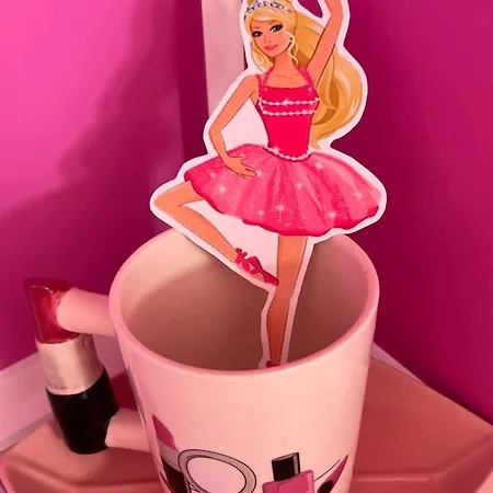 Barbie-themed 3bdr Penthouse Near The Beach, * 内塞伯尔