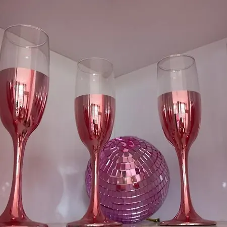 Barbie-themed 3bdr Penthouse Near The Beach, 内塞伯尔