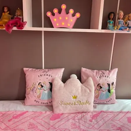 Barbie-themed 3bdr Penthouse Near The Beach, 内塞伯尔