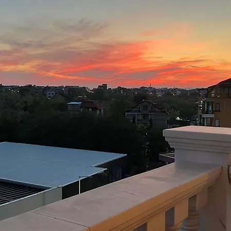 Apartment Barbie-themed 3bdr Penthouse Near The Beach,