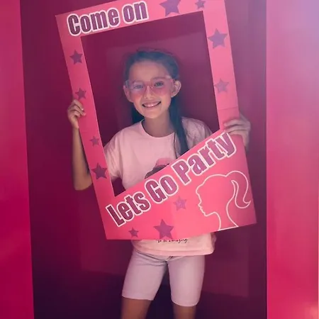 Barbie-themed 3bdr Penthouse Near The Beach, * 内塞伯尔