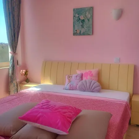 Barbie-themed 3bdr Penthouse Near The Beach, 公寓 内塞伯尔
