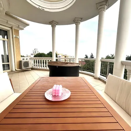 公寓 Barbie-themed 3bdr Penthouse Near The Beach, 内塞伯尔