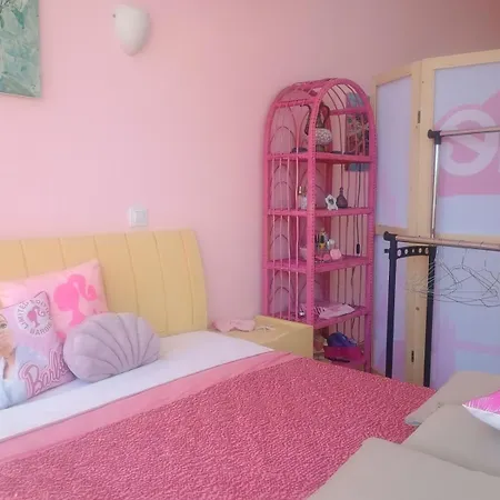 Barbie-themed 3bdr Penthouse Near The Beach, Nessebar