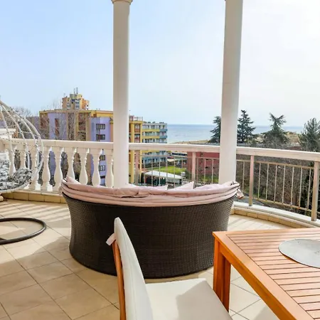 Barbie-themed 3bdr Penthouse Near The Beach, Apartmán