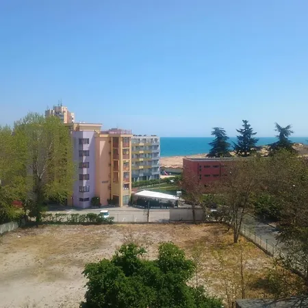 Barbie-themed 3bdr Penthouse Near The Beach, Νεσέμπαρ