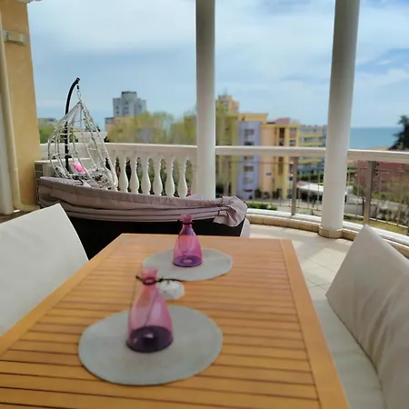 Barbie-themed 3bdr Penthouse Near The Beach, * Nesebar