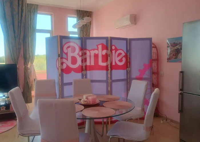 Apartment Barbie-themed 3bdr Penthouse Near The Beach,