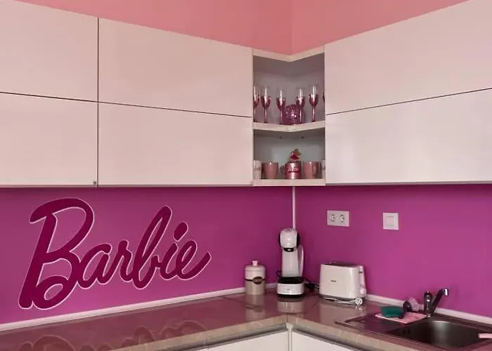 Barbie-themed 3bdr Penthouse Near The Beach, Apartment