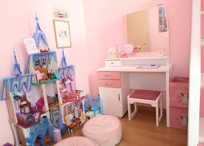 Apartment Barbie-themed 3bdr Penthouse Near The Beach, Nessebar