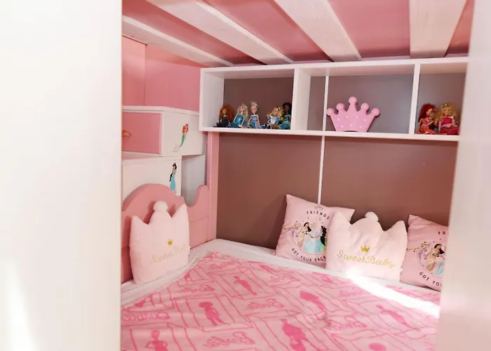 Barbie-themed 3bdr Penthouse Near The Beach, Apartment