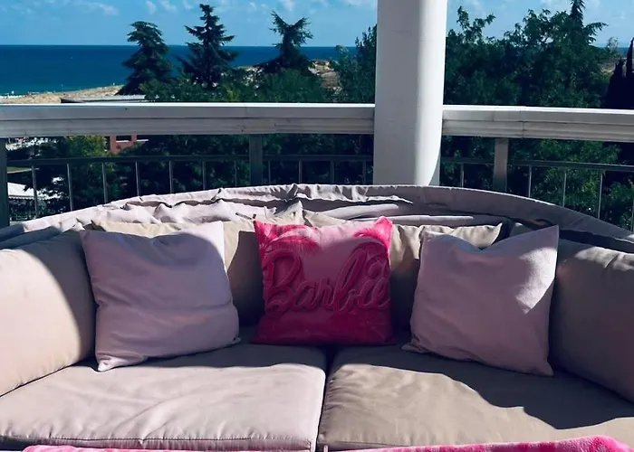 Barbie-themed 3bdr Penthouse Near The Beach, * Nessebar