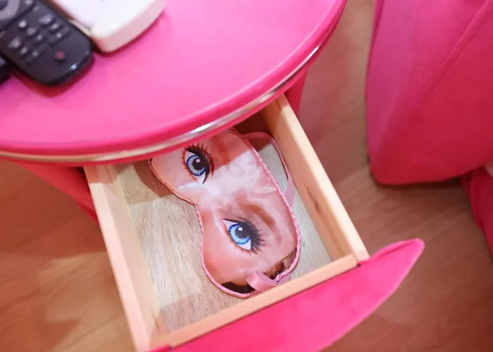 Apartment Barbie-themed 3bdr Penthouse Near The Beach,
