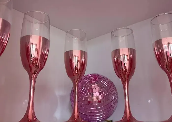 Apartment Barbie-themed 3bdr Penthouse Near The Beach,