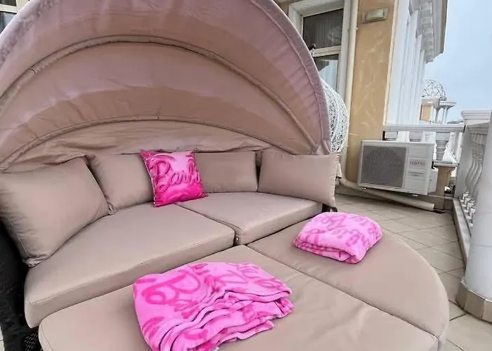 Barbie-themed 3bdr Penthouse Near The Beach, Apartment