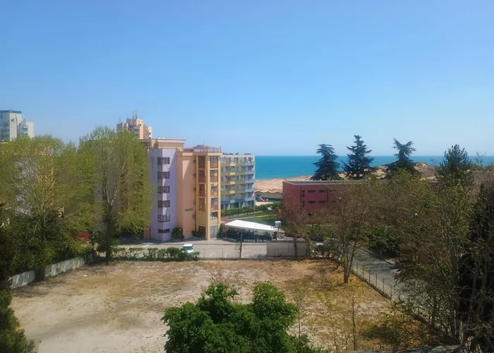 Barbie-themed 3bdr Penthouse Near The Beach, Nessebar