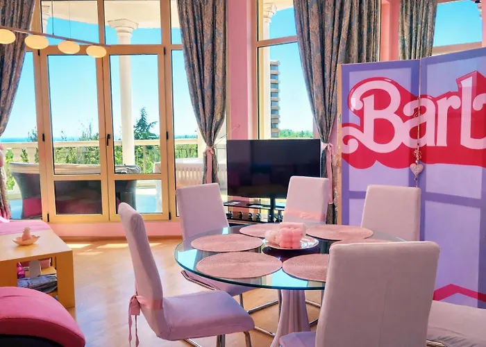 Barbie-themed 3bdr Penthouse Near The Beach, *